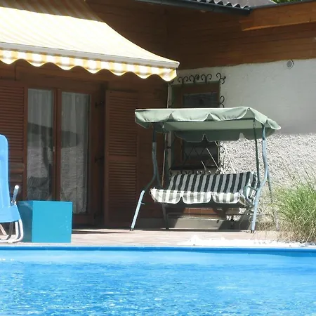 Geraeumige In Gemeinde Mit Grosser Terrasse *