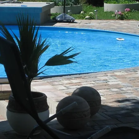 Geraeumige In Gemeinde Mit Grosser Terrasse Apartment *