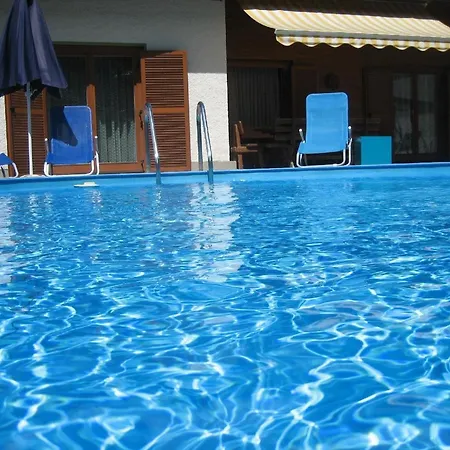 Geraeumige In Gemeinde Mit Grosser Terrasse