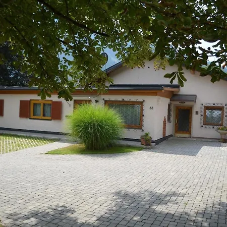 Geraeumige In Gemeinde Mit Grosser Terrasse *