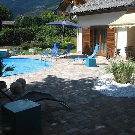 Geraeumige In Gemeinde Mit Grosser Terrasse Apartment *